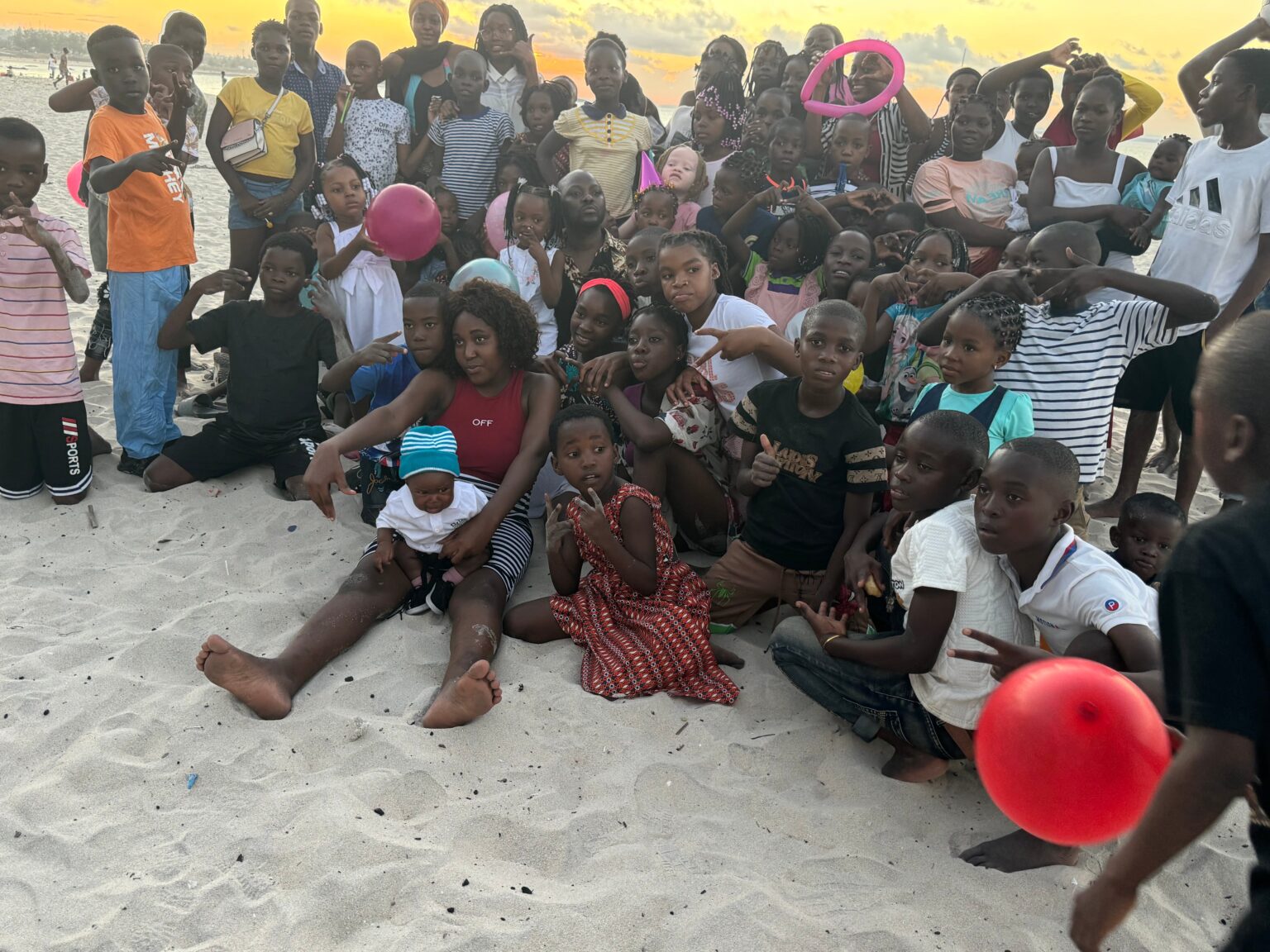 モザンビークのいのちをつなぐ会（PVM) モザンビーク共和国カーボデルガド州ペンバのスラム地区に事務所を構え、寺子屋の建築運営、公衆衛生